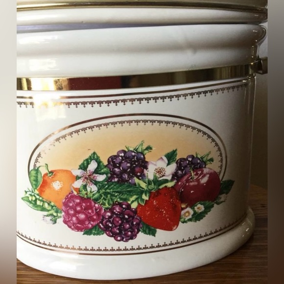 Knotts Berry Farm 2010 Ceramic Canister Oval Fruit Berries Gold Tone Accents - Picture 5 of 8